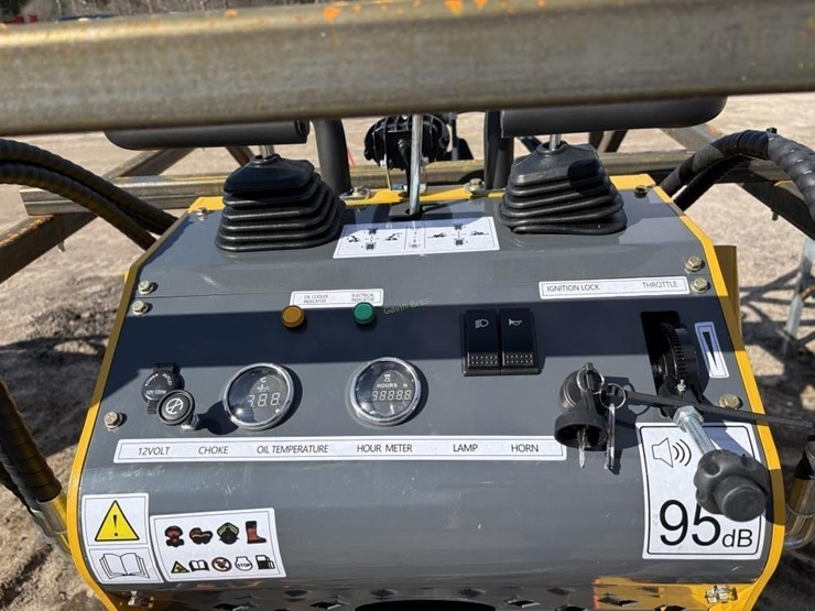 new-sdlanch-sdll580-track-gas-mini-skidsteer-image-5