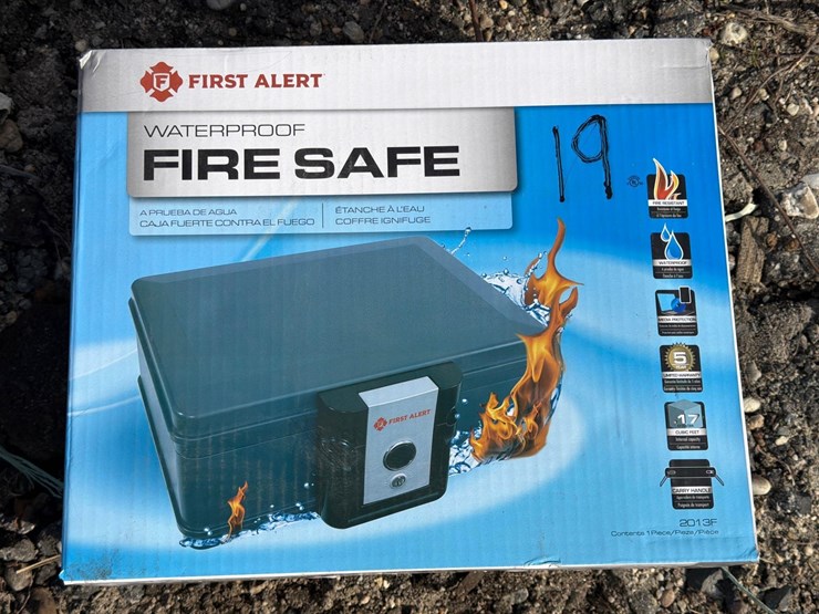 new-first-alert-2013f-.17-cu-ft-fire-and-water-proof-safe-new-support-equipment-image-1
