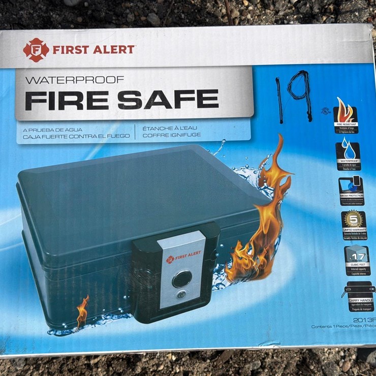 NEW FIRST ALERT 2013F .17 CU FT FIRE AND WATER PROOF SAFE NEW SUPPORT EQUIPMENT