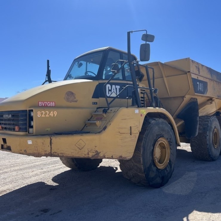 2010 CATERPILLAR 740B