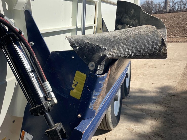 2024-herd-boss-6160-mixer-wagon--1-owner-image-32