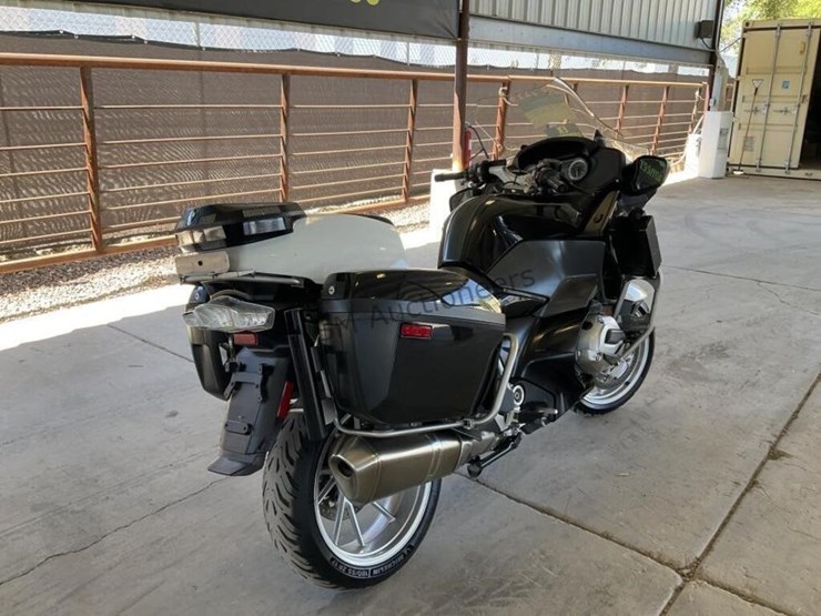 2015-bmw-1200rt-motorcycle-image-7