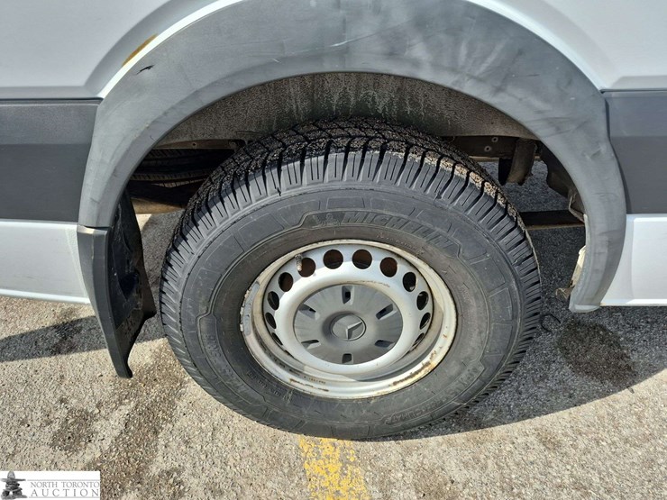 2013-mercedes-benz-sprinter-2500-image-24