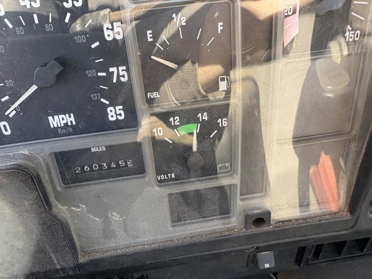 2002-international-8100-image-12