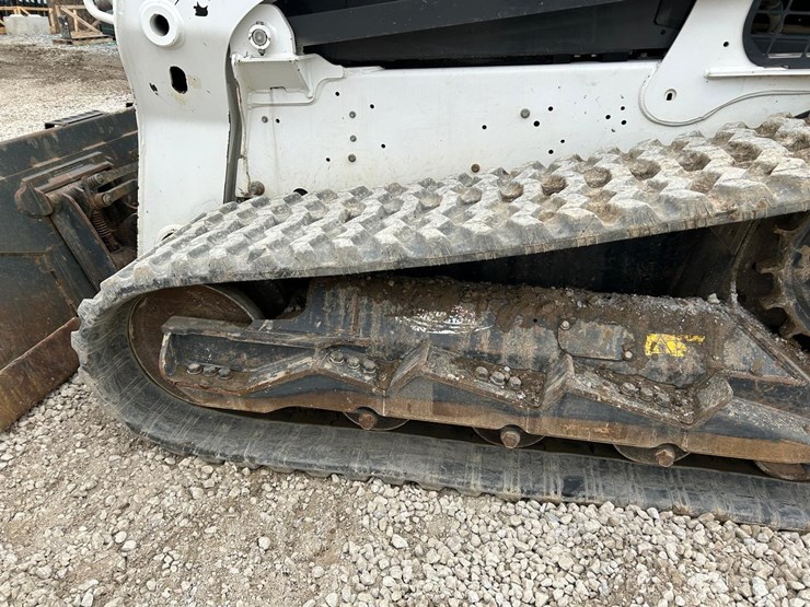 2022-bobcat-t740-image-19