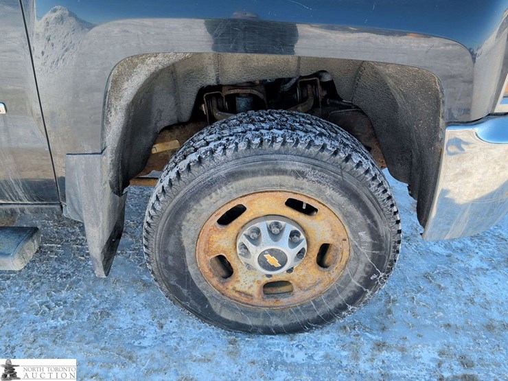 2016-chevrolet-silverado-2500hd-image-14