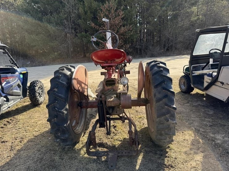 farmall-200-tractor-image-6