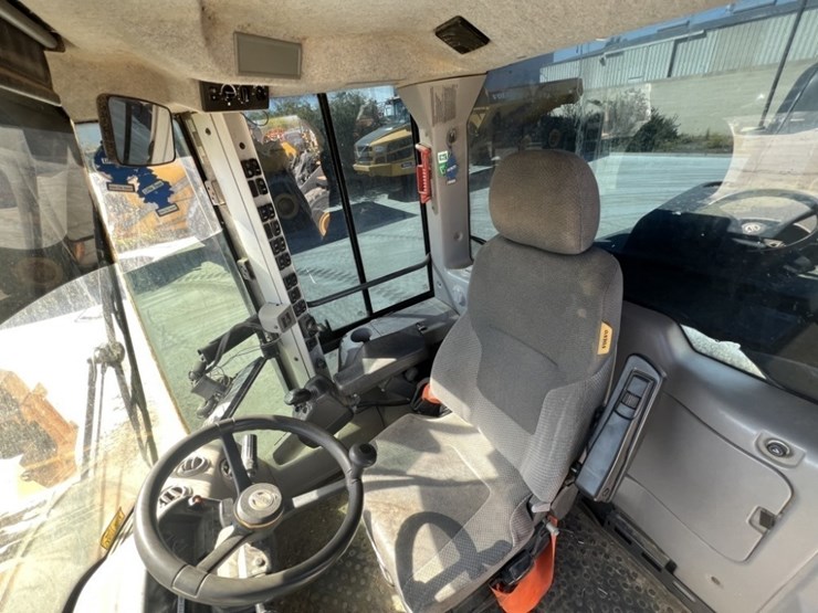 2022-volvo-l90h-image-40