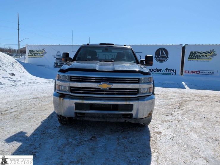2016-chevrolet-silverado-2500hd-image-2