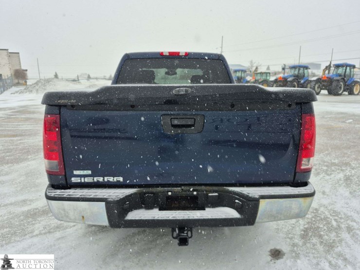 2011-gmc-sierra-1500-image-6