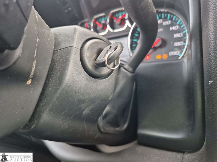 2017-chevrolet-silverado-1500-image-13