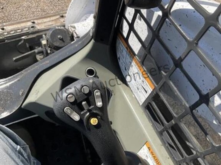 2015-bobcat-s750-image-19