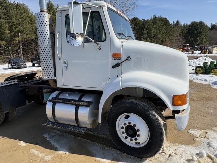 2002-international-8100-image-3