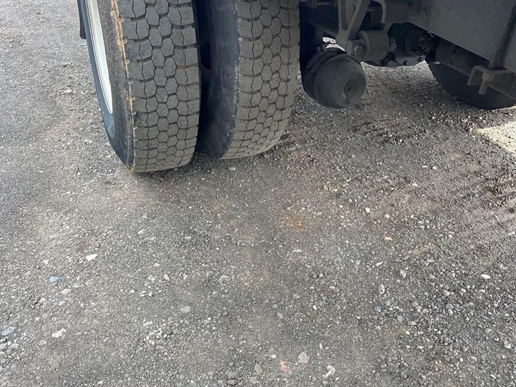 2019-hino-268-image-10