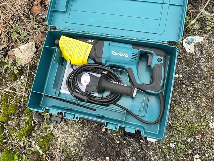 new-makita-1"-rotary-hammer-corded--hr2641--1-yr-factory-warranty--recon-new-support-equipment-image-1