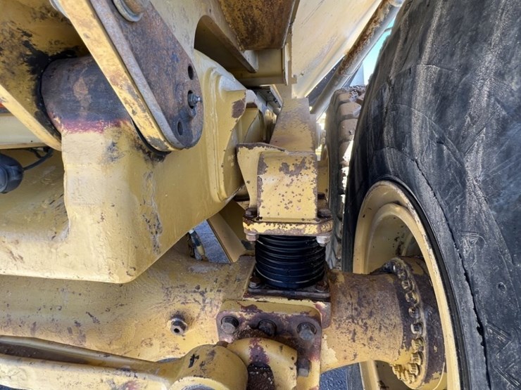 2013-caterpillar-740b-image-21