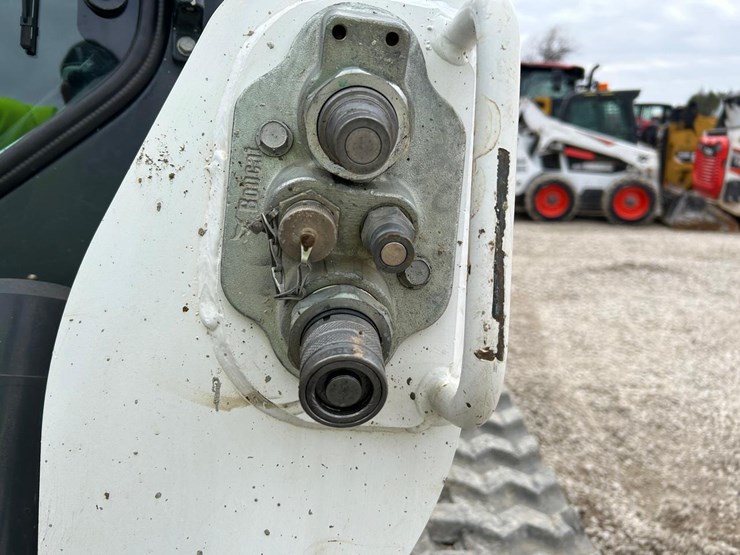 2022-bobcat-t740-image-11