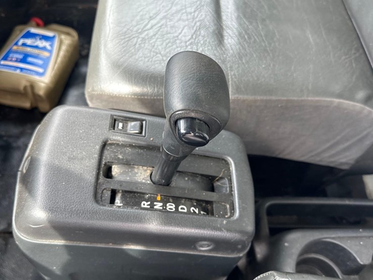 2019-hino-268-image-23