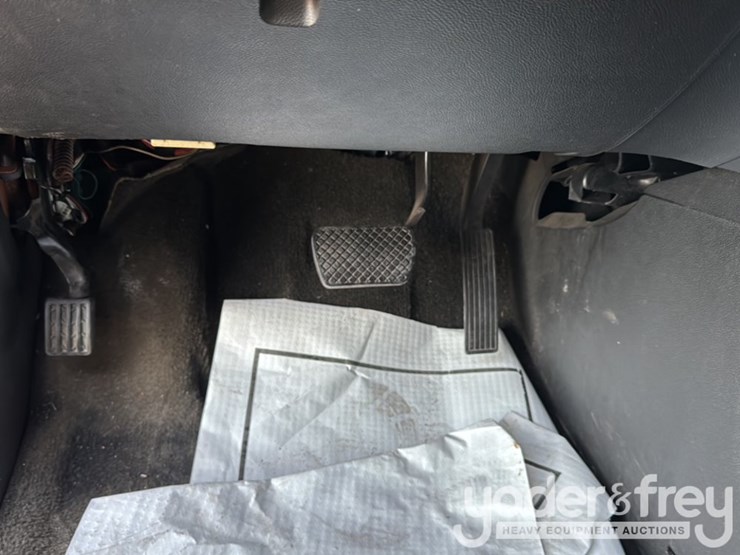 2017-chevrolet-equinox-image-18