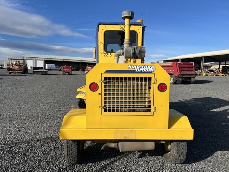 2015-superior-broom-dt80j-image-4