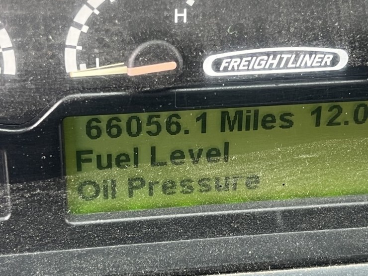 2010-freightliner-mt55-image-22