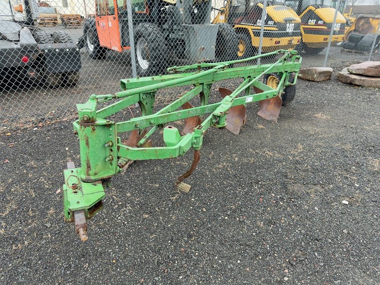 john-deere-4-bottom-plow-image-1