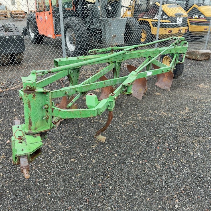 JOHN DEERE 4 BOTTOM PLOW