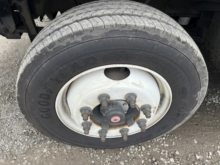 2010-freightliner-mt55-image-13