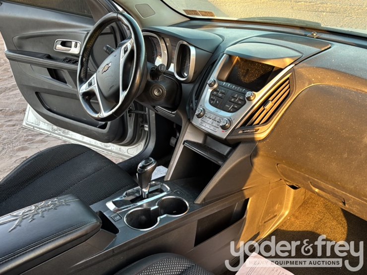 2017-chevrolet-equinox-image-13