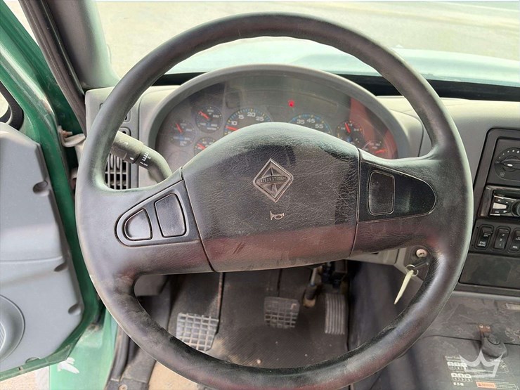 2006-international-7600-image-16