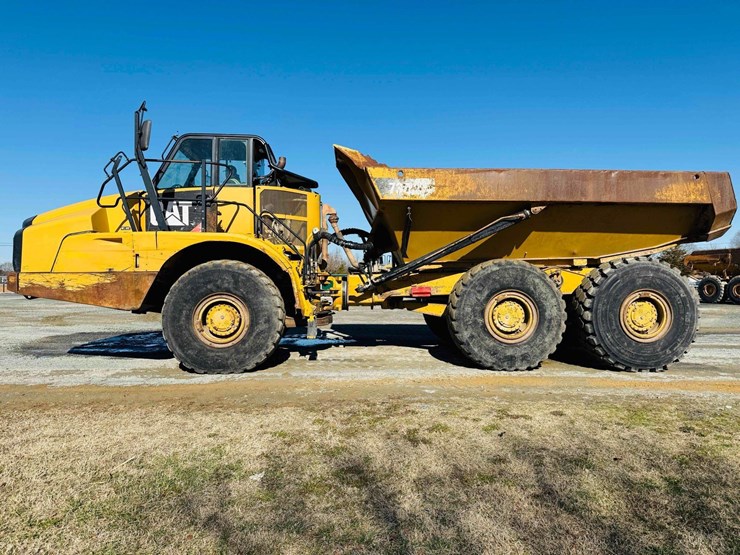 2015-caterpillar-735b-image-6