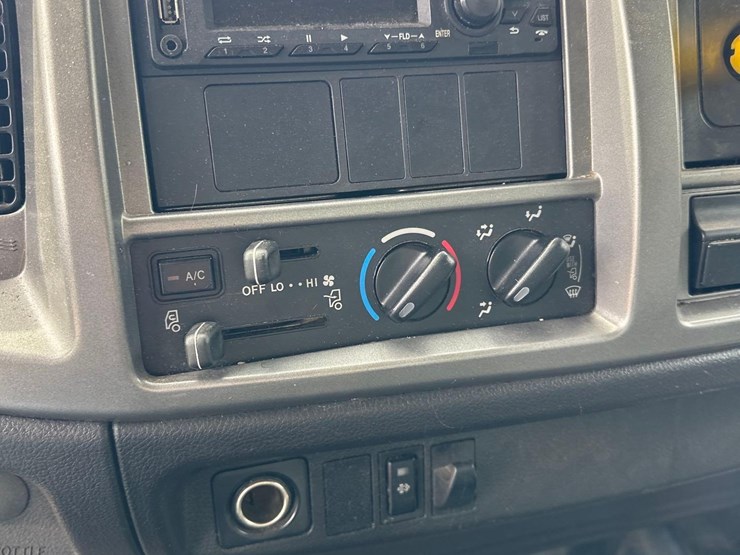 2019-hino-268-image-24