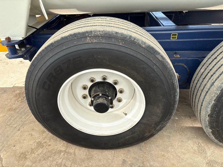 2024-herd-boss-6160-mixer-wagon--1-owner-image-11