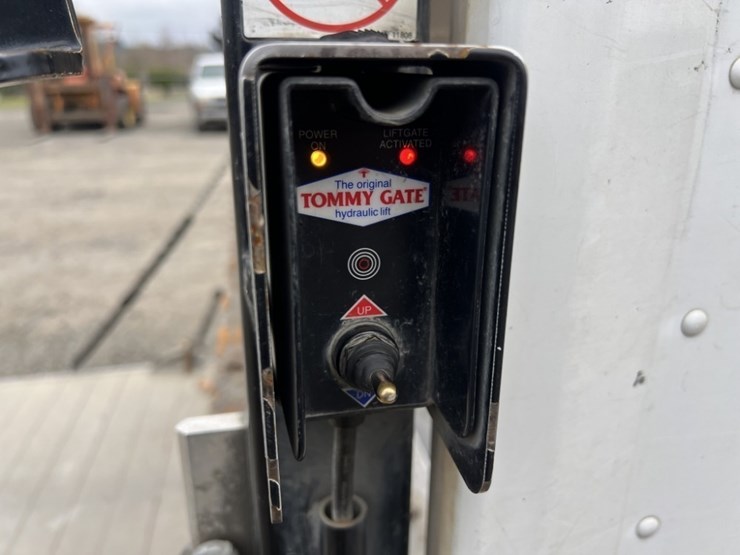 2010-freightliner-mt55-image-29