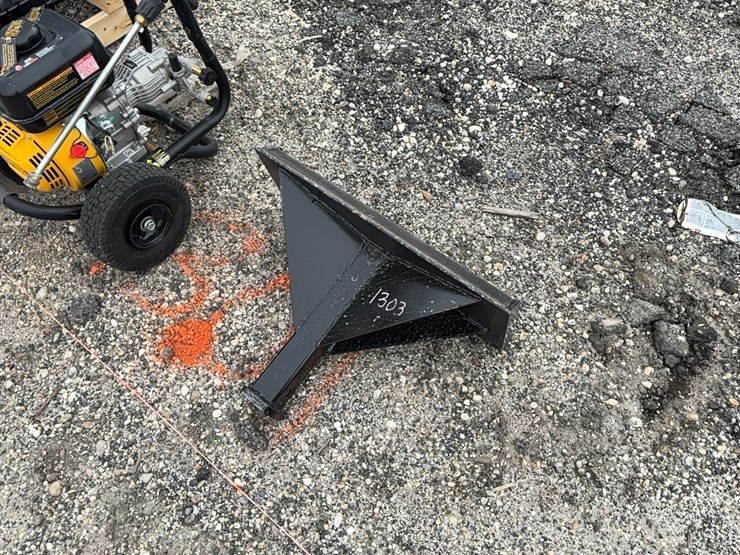 new-trailer-mover-mini-track-loader-attachment-image-1