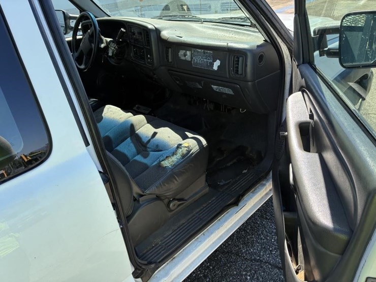 2003-chevrolet-silverado-3500-image-9