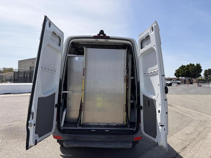 2011-utility-van-image-12