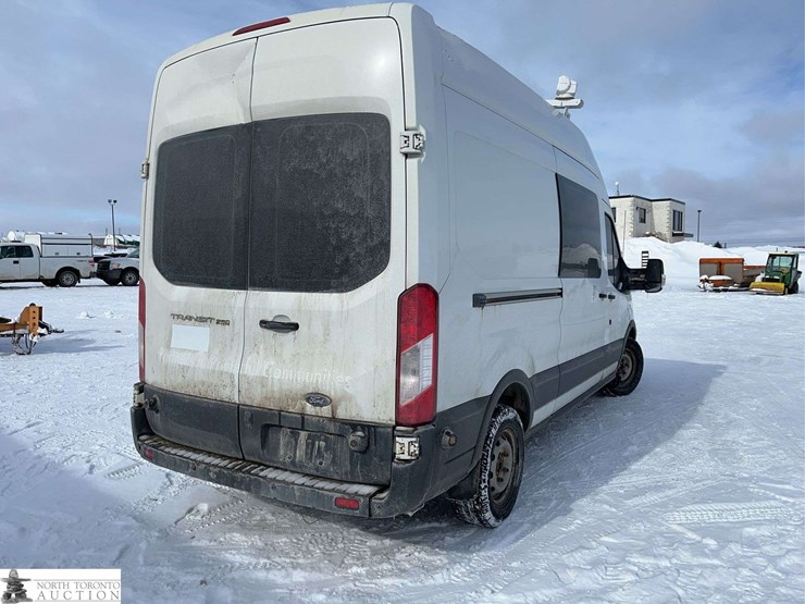 2016-ford-transit-image-5