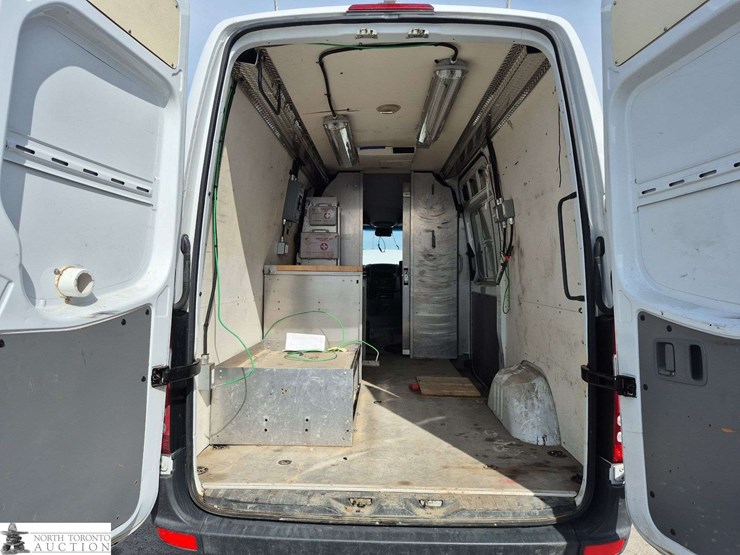 2013-mercedes-benz-sprinter-2500-image-23