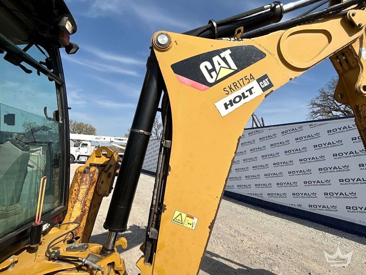 2013-caterpillar-420f-image-24