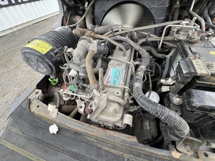 2014-toyota-8fgu25-image-17