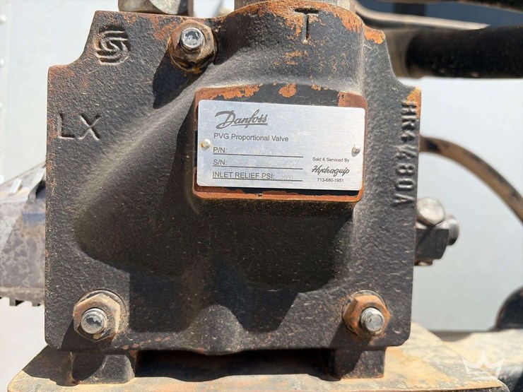 2015-kenworth-t800-t/a-wet-kit-sleeper-cab-truck-tractor-image-19