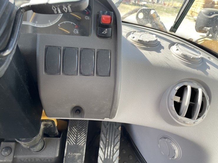 2023-volvo-l70h-image-42