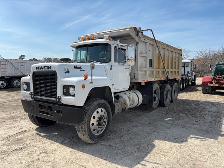 mack-rd688s-image-1