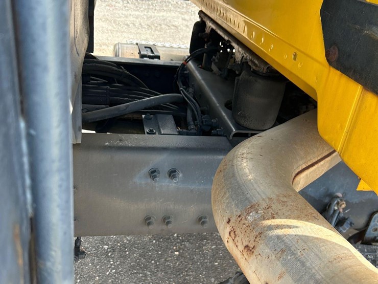 2007-sterling-l9500-image-32