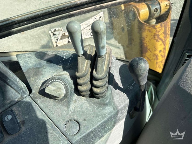 2013-caterpillar-420f-image-16