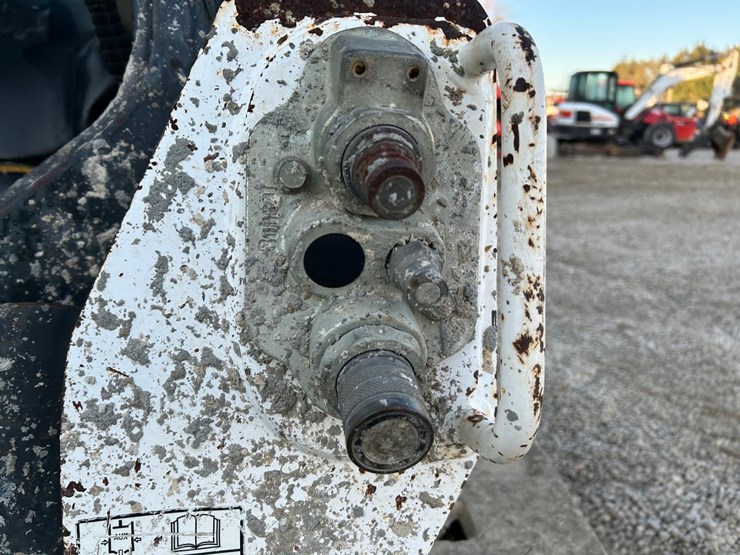 2015-bobcat-t590-image-11