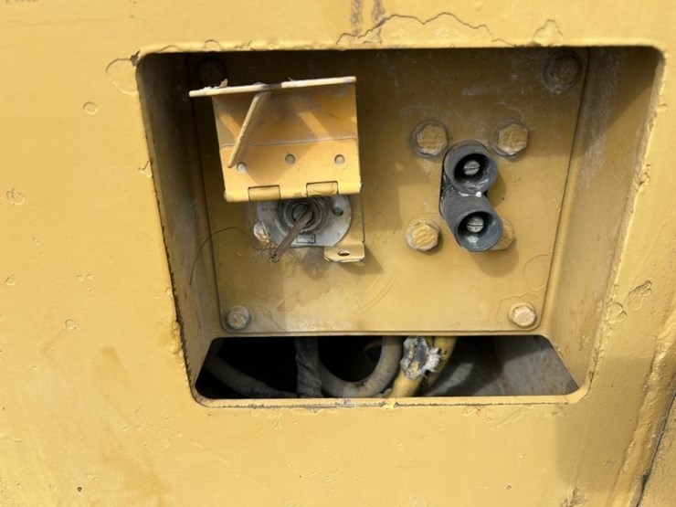 2009-caterpillar-ad55b-image-32