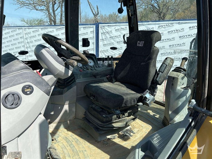 2011-caterpillar-420e-image-10