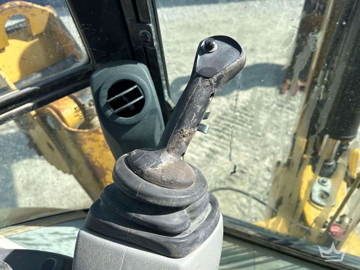 2013-caterpillar-420f-image-17